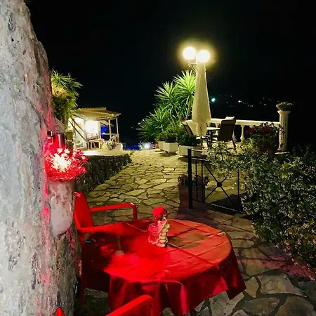 Vakantiehuis Ermones Ruby *