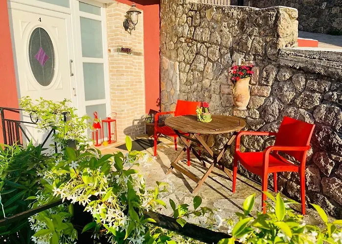 Ermones Ruby Case de vacanță