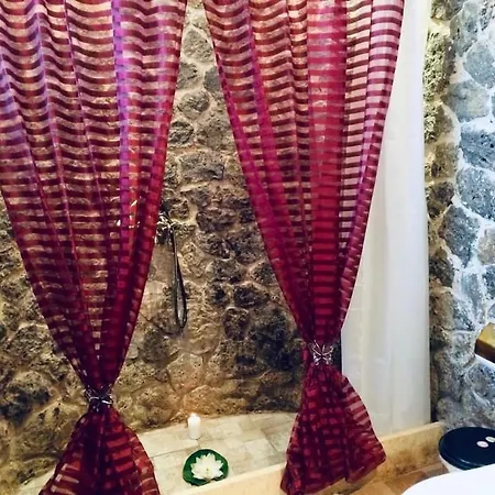 Ermones Ruby Βάτος